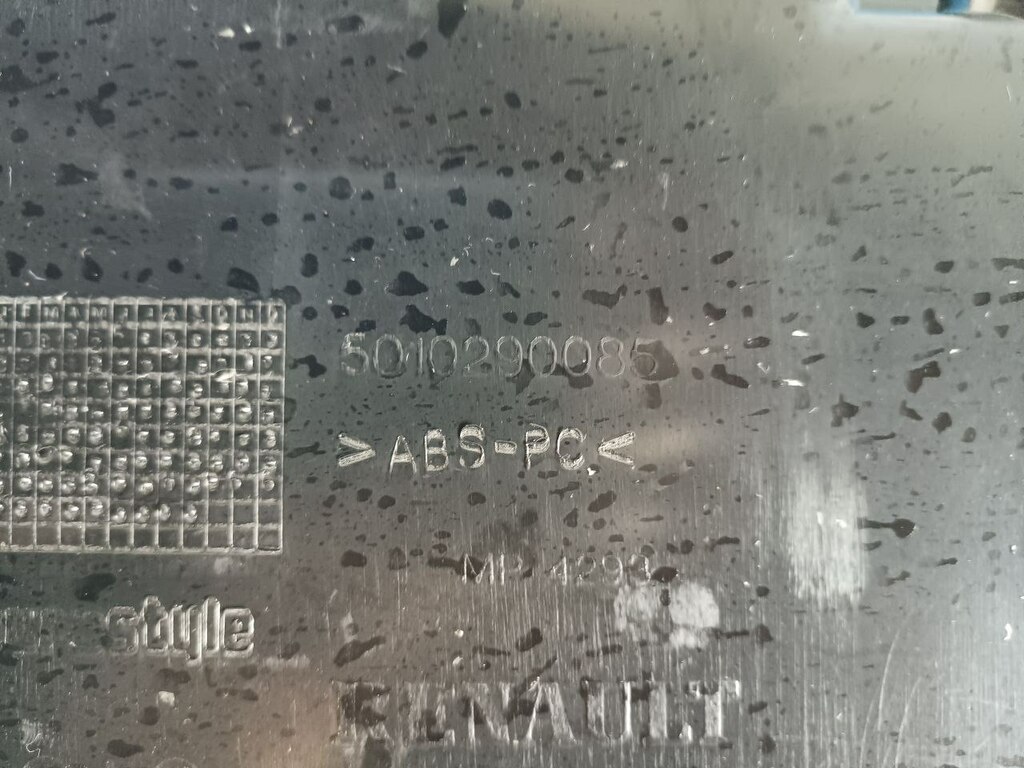 накладка панели приборов б/у - 2